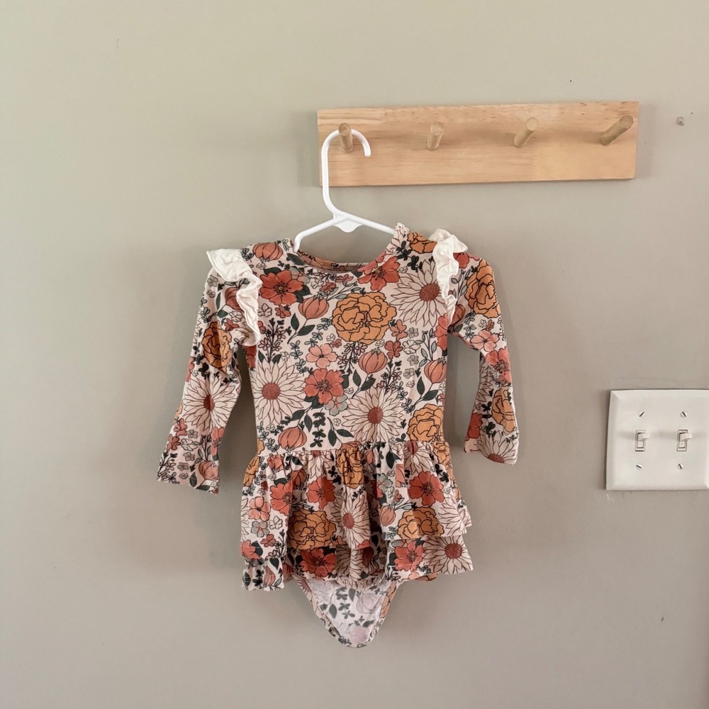 6/12m Caden lane floral bodysuit